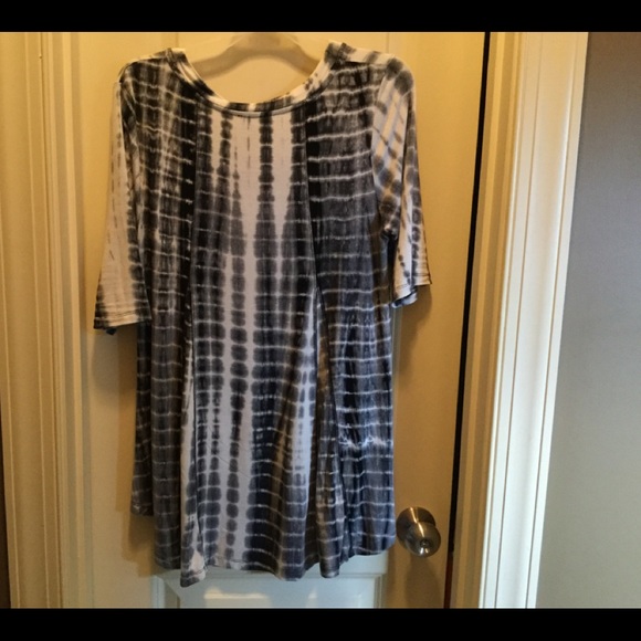 Lucy & Laurel top size large - Picture 3 of 6